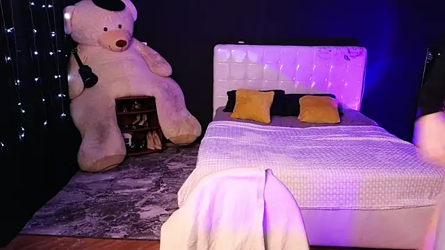 Snapshot of LitaBrom chatting on 11/14/25, 02:21 LitaBrom online show from 11/14/25, 02:21