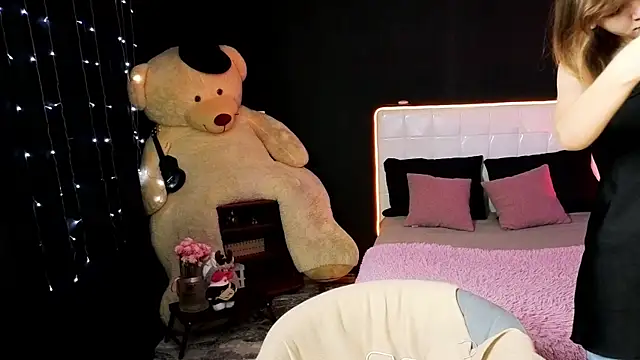 Snapshot of LitaBrom chatting on 11/27/25, 02:57 LitaBrom online show from 11/27/25, 02:57