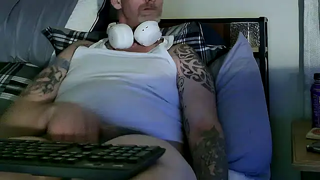 bird-b-n-tha-clouds online show from 04/12/26, 06:29