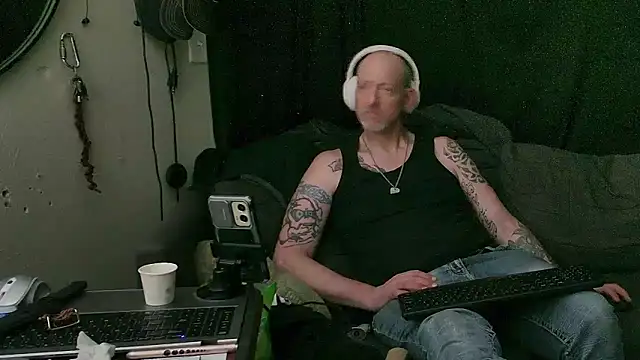 bird-b-n-tha-clouds online show from 06/05/26, 06:02