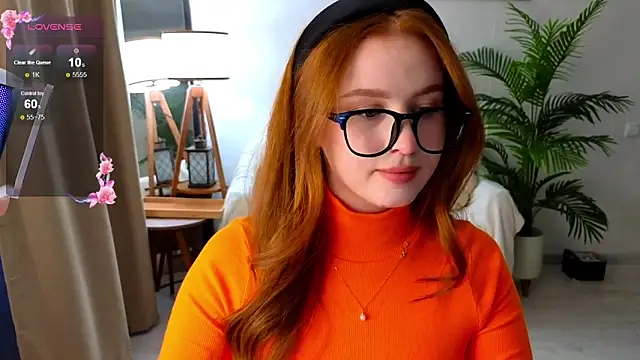 Snapshot of Meow_babe chatting on 10/31/25, 01:01 Meow babe online show from 10/31/25, 01:01