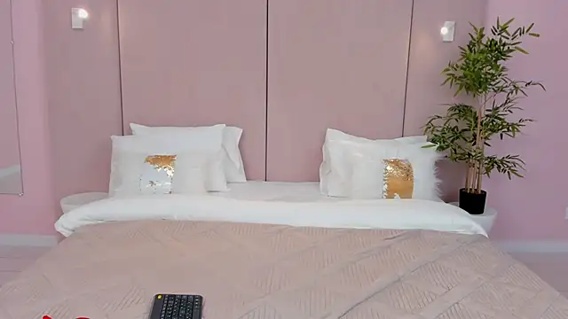 Snapshot of CamillaLarson chatting on 01/28/25, 10:45 CamillaLarson online show from 01/28/25, 10:45