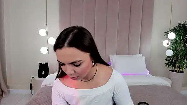 Snapshot of CamillaLarson chatting on 02/24/25, 03:02 CamillaLarson online show from 02/24/25, 03:02