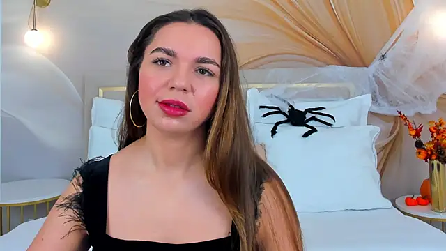 Snapshot of CamillaLarson chatting on 10/21/25, 03:07 CamillaLarson online show from 10/21/25, 03:07