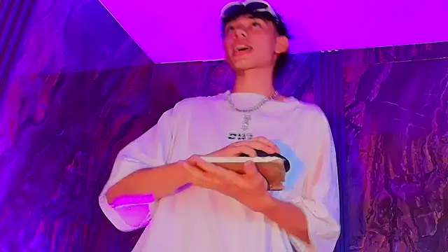 Snapshot of Daviid_laidd chatting on 01/21/25, 01:08 Daviid laidd online show from 01/21/25, 01:08