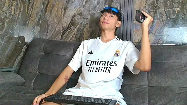 Snapshot of Daviid_laidd chatting on 03/01/25, 06:32 Daviid laidd online show from 03/01/25, 06:32