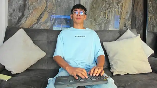 Snapshot of Daviid_laidd chatting on 10/08/25, 08:28 Daviid laidd online show from 10/08/25, 08:28