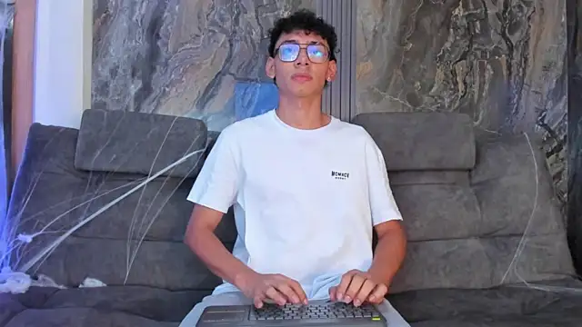 Snapshot of Daviid_laidd chatting on 10/24/25, 09:22 Daviid laidd online show from 10/24/25, 09:22