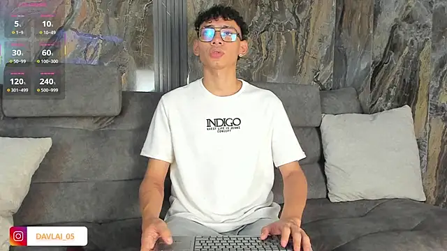 Snapshot of Daviid_laidd chatting on 11/19/25, 09:04 Daviid laidd online show from 11/19/25, 09:04