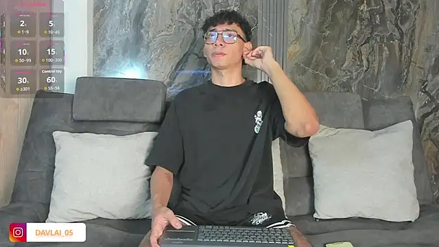 Snapshot of Daviid_laidd chatting on 11/24/25, 10:31 Daviid laidd online show from 11/24/25, 10:31