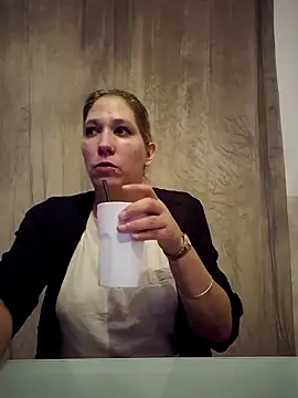 Snapshot of Chatonne69 chatting on 11/05/25, 04:34 Chatonne69 online show from 11/05/25, 04:34