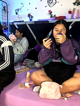 Snapshot of 1lovelygirls chatting on 11/11/25, 12:38 1lovelygirls online show from 11/11/25, 12:38