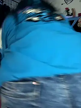 Snapshot of 1lovelygirls chatting on 11/18/25, 12:20 1lovelygirls online show from 11/18/25, 12:20