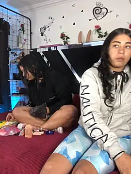 Snapshot of 1lovelygirls chatting on 11/26/25, 12:17 1lovelygirls online show from 11/26/25, 12:17