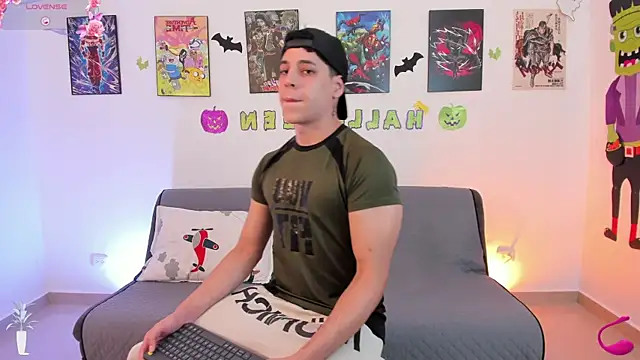 jonathanjoestar  online show from 10/31/25, 09:49