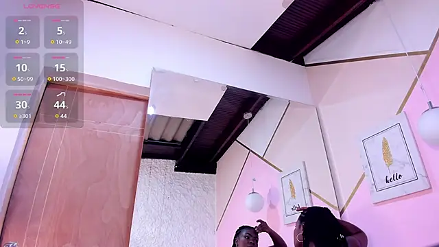 Snapshot of amina_west chatting on 03/19/25, 11:36 amina west online show from 03/19/25, 11:36