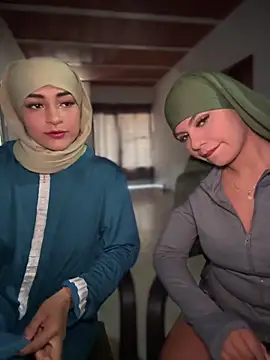 lalilamassu1 online show from 09/30/25, 09:42