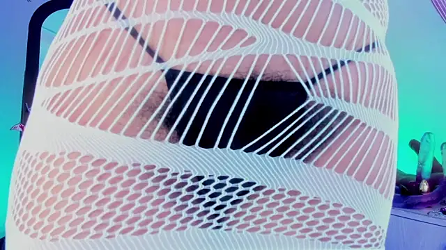 kuromi69 online show from 10/18/25, 04:26