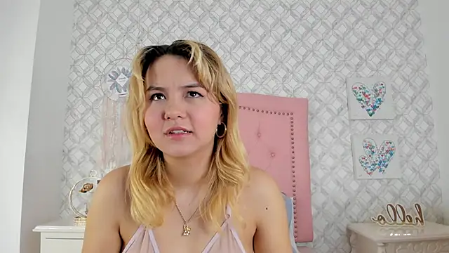 Snapshot of Sara__Williams chatting on 02/19/25, 03:39 Sara Williams online show from 02/19/25, 03:39