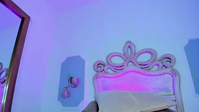 Snapshot of Sara__Williams chatting on 11/19/25, 03:50 Sara Williams online show from 11/19/25, 03:50