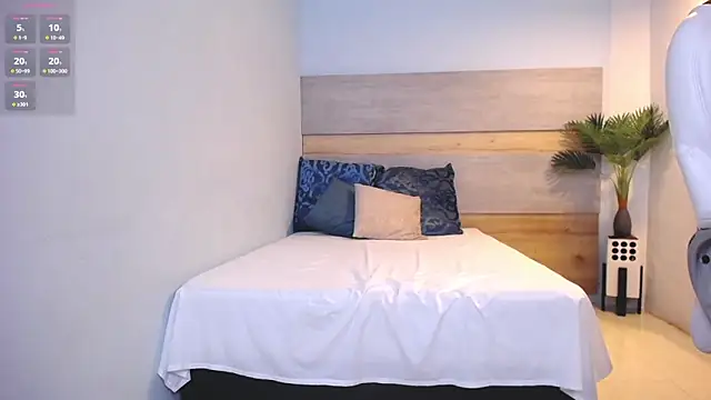 Snapshot of Violetta_rainbow chatting on 01/15/25, 06:54 Violetta rainbow online show from 01/15/25, 06:54