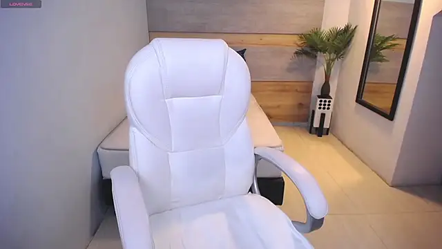 Snapshot of Violetta_rainbow chatting on 03/08/25, 04:23 Violetta rainbow online show from 03/08/25, 04:23