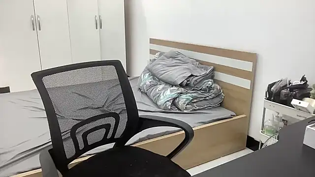 Louis Baby online show from 09/11/25, 02:39