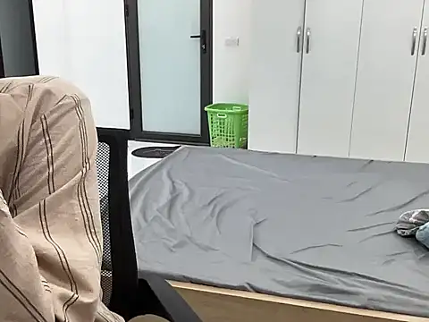 Louis Baby online show from 11/27/25, 05:04