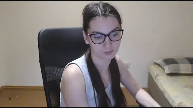 Snapshot of CuteJollie4U chatting on 03/07/25, 12:48 CuteJollie4U online show from 03/07/25, 12:48