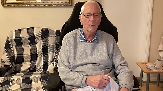 cutaboverest online show from 11/15/25, 06:04