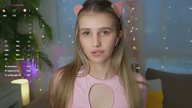 Fluffy-Angel online show from 12/25/24, 11:54