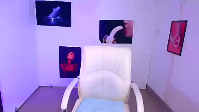 Snapshot of Loren_Moa chatting on 12/30/24, 02:19 Loren Moa online show from 12/30/24, 02:19