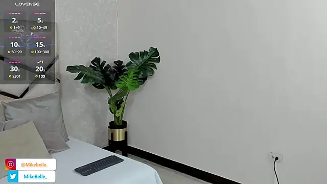 Snapshot of mike_belle chatting on 01/04/25, 02:35 mike belle online show from 01/04/25, 02:35