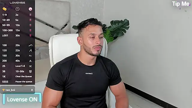 Snapshot of mike_belle chatting on 01/15/25, 02:17 mike belle online show from 01/15/25, 02:17