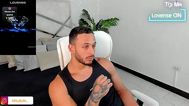 Snapshot of mike_belle chatting on 03/12/25, 08:20 mike belle online show from 03/12/25, 08:20