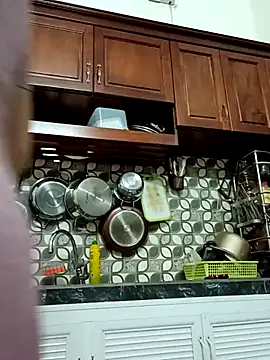 Snapshot of ___Erin___ chatting on 11/14/25, 03:27 Erin online show from 11/14/25, 03:27