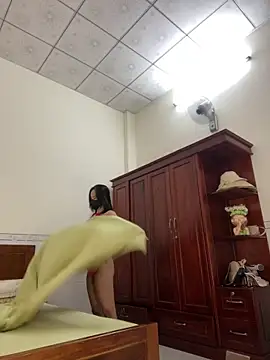    Erin    online show from 04/16/26, 02:12