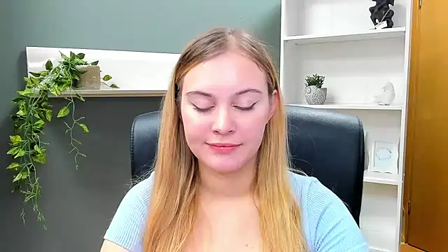 Snapshot of kitty_valeria chatting on 01/18/25, 09:02 kitty valeria online show from 01/18/25, 09:02