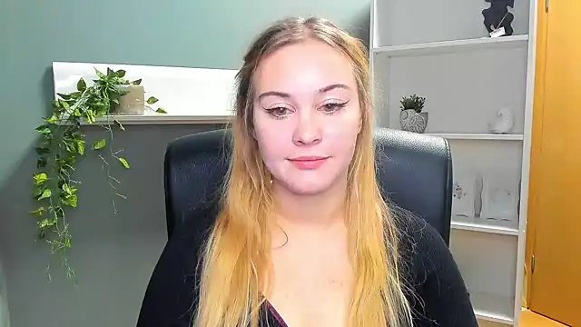 Snapshot of kitty_valeria chatting on 01/19/25, 10:50 kitty valeria online show from 01/19/25, 10:50