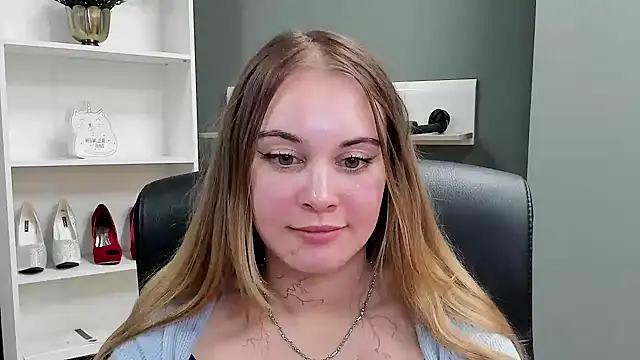 Snapshot of kitty_valeria chatting on 10/26/25, 08:04 kitty valeria online show from 10/26/25, 08:04