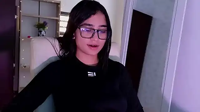 Snapshot of thalia_066 chatting on 12/10/24, 04:38 thalia 066 online show from 12/10/24, 04:38