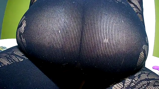 Snapshot of Queenboobs61 chatting on 04/14/26, 07:36 Queenboobs61 online show from 04/14/26, 07:36