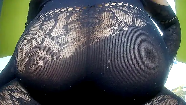 Snapshot of Queenboobs61 chatting on 04/15/26, 08:21 Queenboobs61 online show from 04/15/26, 08:21