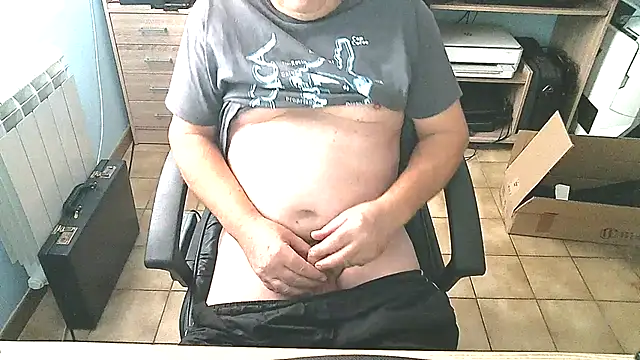 Snapshot of urick10500 chatting on 11/14/25, 12:59 urick10500 online show from 11/14/25, 12:59