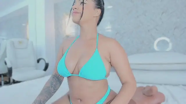 Snapshot of ximena_case chatting on 10/21/25, 12:17 ximena case online show from 10/21/25, 12:17