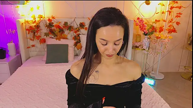 Lolly Neal online show from 12/04/25, 04:44