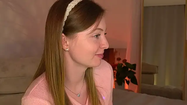 Snapshot of _elisa_omm_ chatting on 11/20/25, 11:21 elisa omm online show from 11/20/25, 11:21