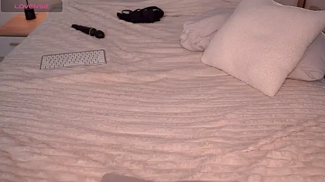 arielbell  online show from 01/24/25, 12:41