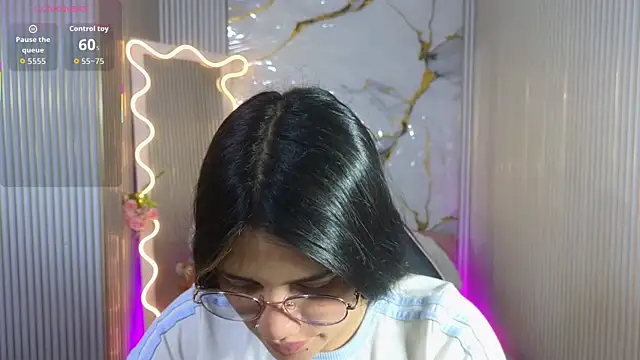 Chiara tay online show from 04/17/26, 07:06