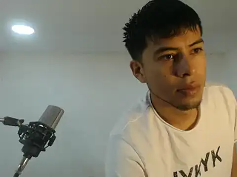 Snapshot of danielitopapuu chatting on 10/16/25, 12:39 danielitopapuu online show from 10/16/25, 12:39